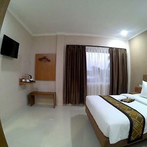 Mr J Suites Hotel Tegal